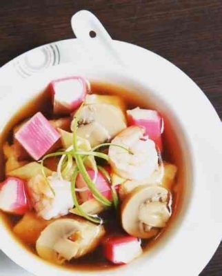  Beihai Three Treasures Soup: A Tangy Symphony of Freshness Intertwined With Aromatic Seafood Delight!