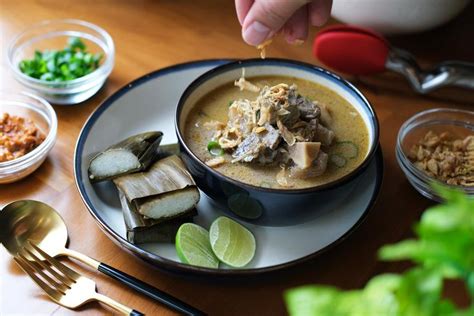  Soto Makassar? A Spicy, Savory Symphony in Every Sip!