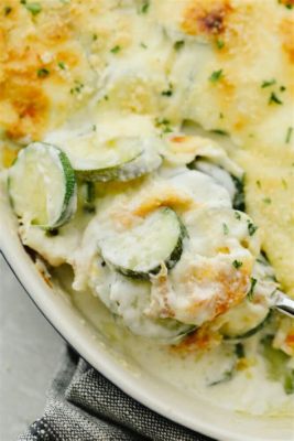 Zucchini Gratin: A Symphony of Creamy Cheesy Layers and Herbaceous Brilliance