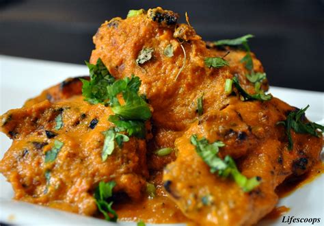  Chicken Tikka Masala: Tangy Yogurt Marinades Meet Silky Tomato Gravies in this Agra Specialty!