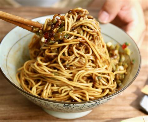  Re Gan Mian:  Is This Delectable Noodle Dish Wuhan's Ultimate Comfort Food Experience?