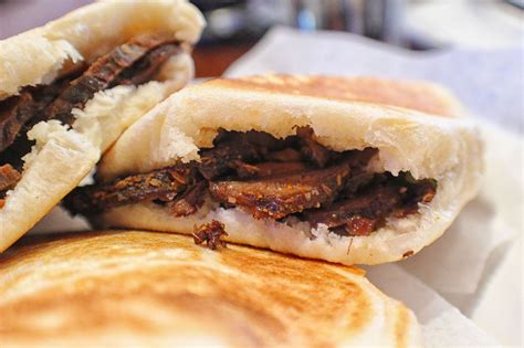  Spicy and Savory Rou Jia Mo: Is This Steamed Flatbread Sandwich Your Next Craving?